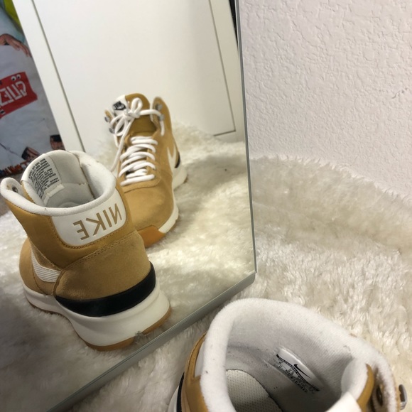 Nike shoes - Picture 2 of 6